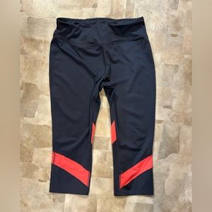 Women’s size medium workout yoga running pants leggings capri length